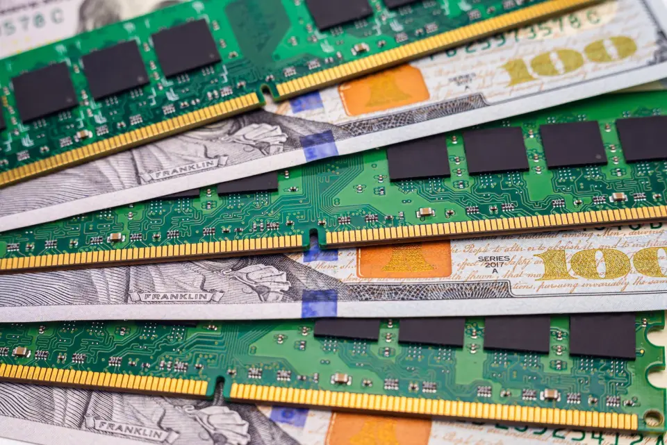 Samsung's Record $80B Profit Confirms Memory Supercycle, Yet Stocks Dip on High Expectations