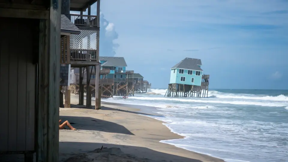 Sea-Rise Dilemma: FEMA Rules Delay Help for Eroding North Carolina Beach Homes