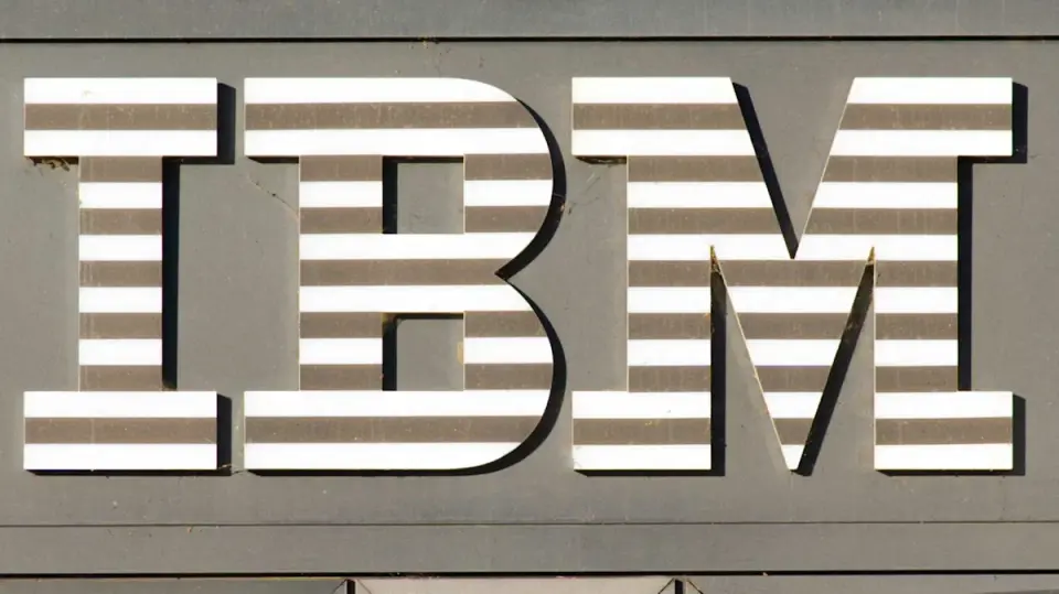IBM shares plunge after weak preannouncement, worst drop since 1968