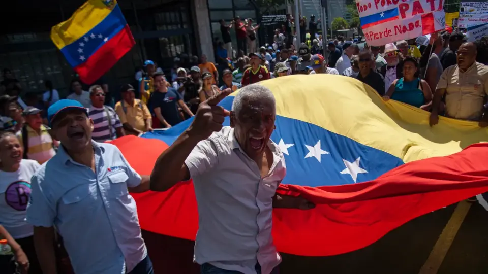 US eases Venezuela bank sanctions to reboot its economy