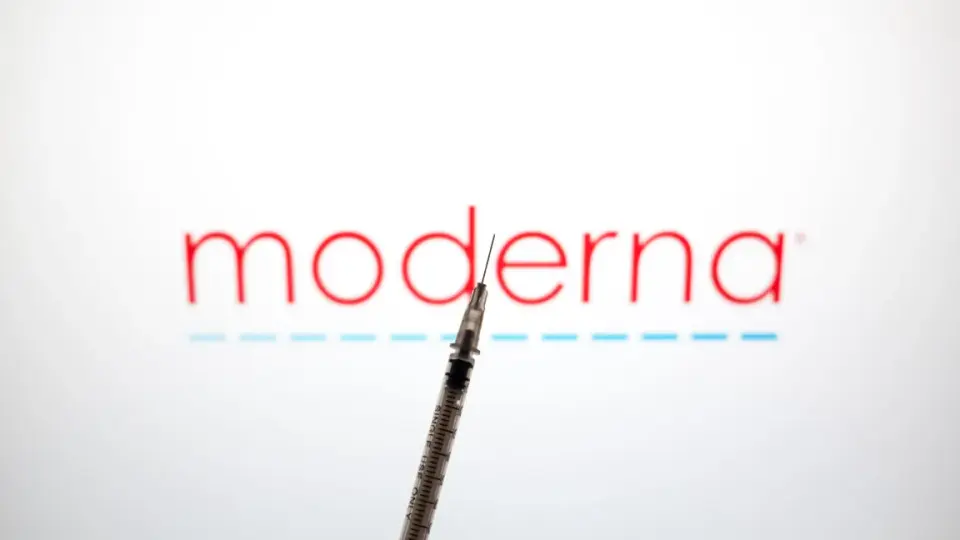 Leaked Data Confirms 42% Melanoma Risk Cut, Triggering Record Moderna Stock Plunge