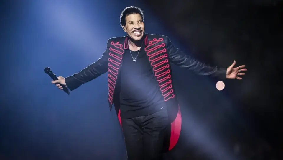 Lionel Richie Aborts Tour Opener After Dizzy Spell