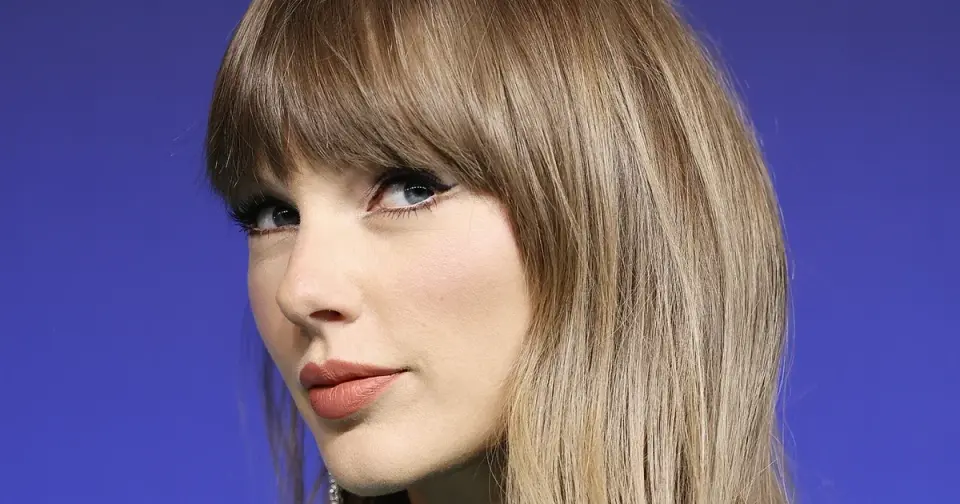 Taylor Swift Breaks VMA Record with 32 Awards and New Video Premiere