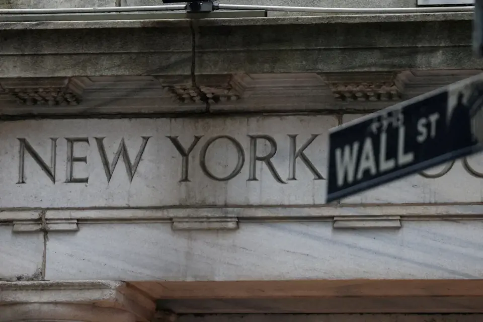 Wall Street closes volatile week with gains as earnings season looms