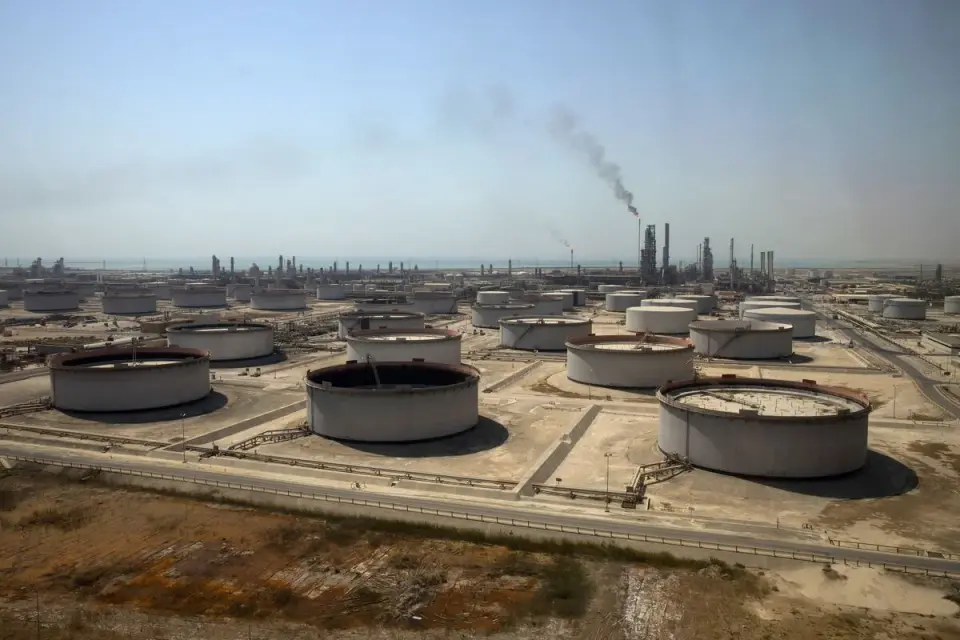 Aramco tests Oman-based cargoes, signaling wider Hormuz routing