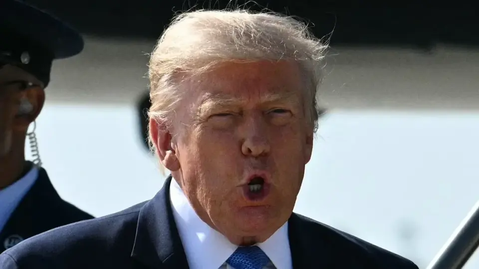 Trump’s AI Medal Photo Triggers Stolen Valor Outcry