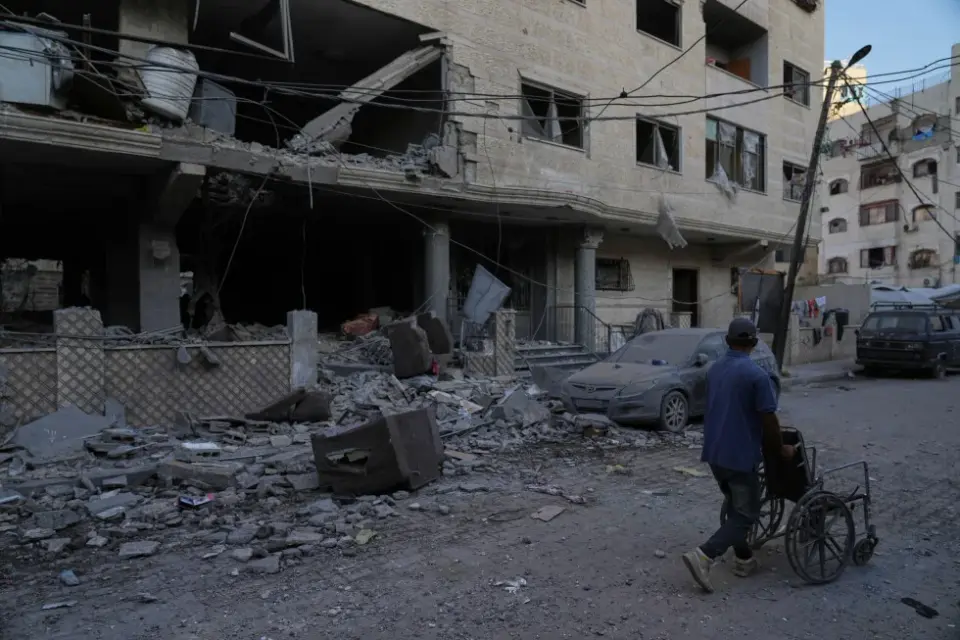Hegseth Vows Strait Blockade Will Hold as Gaza Strikes and Saudi Fire Emerge