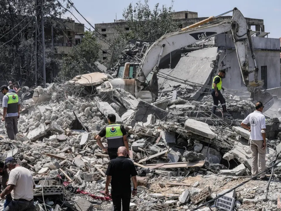 Israel Escalates Strikes in Southern Lebanon as Ceasefire Frays