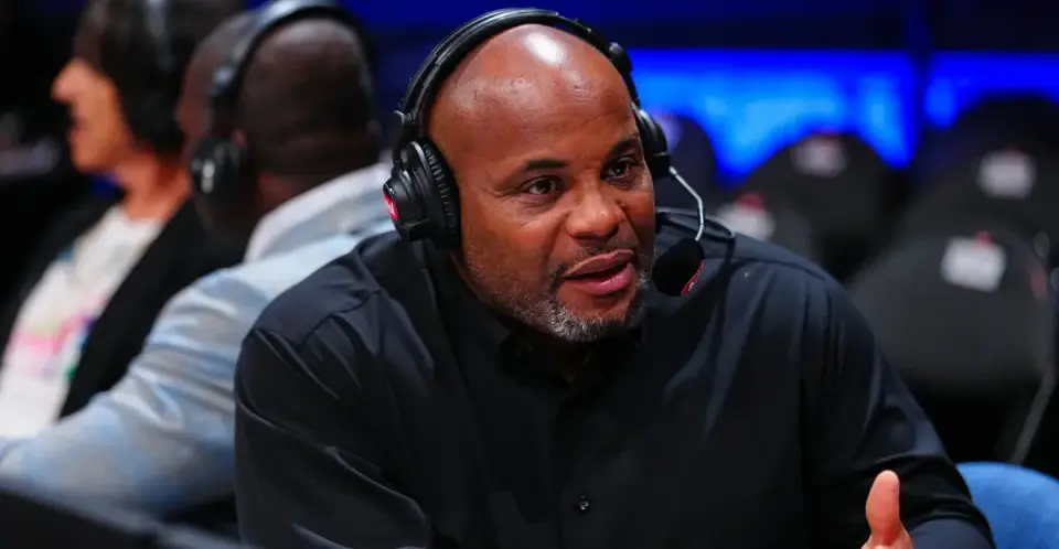 Cormier recalls calling a suspected fixed UFC bout amid FBI betting probe