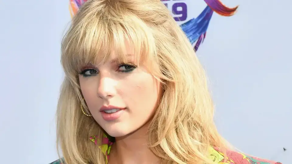 Taylor Swift Embraces Gothic Glam on Kelce Date Night