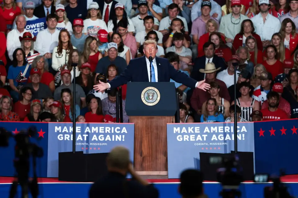 Obama's 'Cheesecake Factory' jab triggers Trump defense and Bessent's dining rebuttal