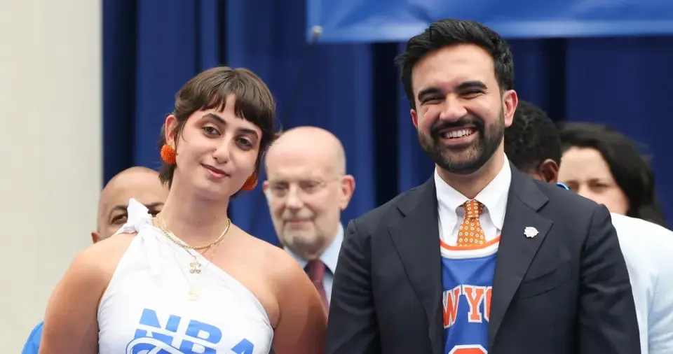 Bootleg Knicks Merch Dress Turns Heads at Knicks Parade