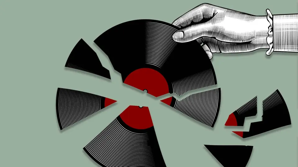 Collectors Push Back as New Vinyls Arrive With Missing Final Mixes