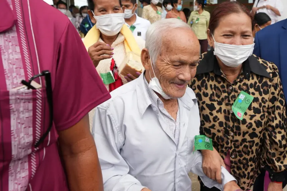 Bou Meng dies at 85, leaving a living memory of Cambodia's Khmer Rouge era