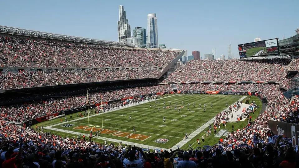 Illinois budget moves forward while Bears stadium deal stalls