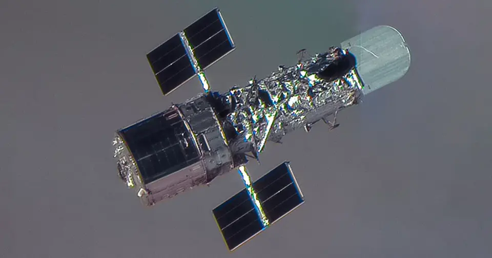 Vantor Satellite Captures Ultra-Close Portrait of Hubble on 36th Birthday