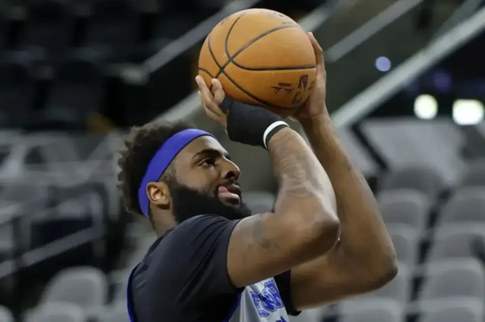 Knicks Hope Robinson Can Suit Up for Finals Opener Despite Pinky Injury