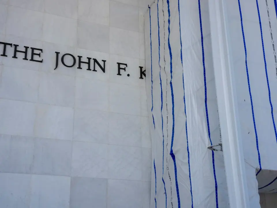 Trump-led Board Weighs Immediate Closure as Kennedy Center Faces Bankruptcy