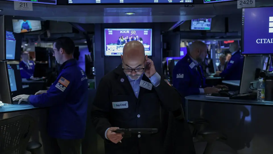 Record Stock Valuations and Surging Margin Debt Spark Widespread US Investor Alarm