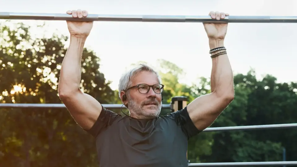 Vegetarians Lag Behind Meat Eaters in Muscle Mass Gains Despite Equal Strength Improvements