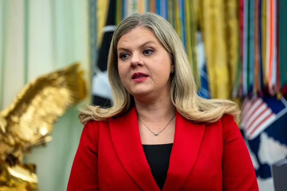 Trump eyes White House aide to head FDA