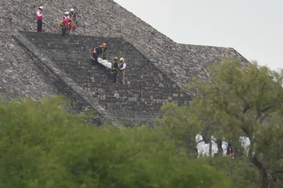 Gunman opens fire on visitors at Teotihuacán pyramids in Mexico
