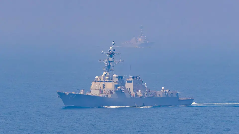 U.S. Warships Transiting Hormuz Report Self-Defense Strikes After Iranian Attacks