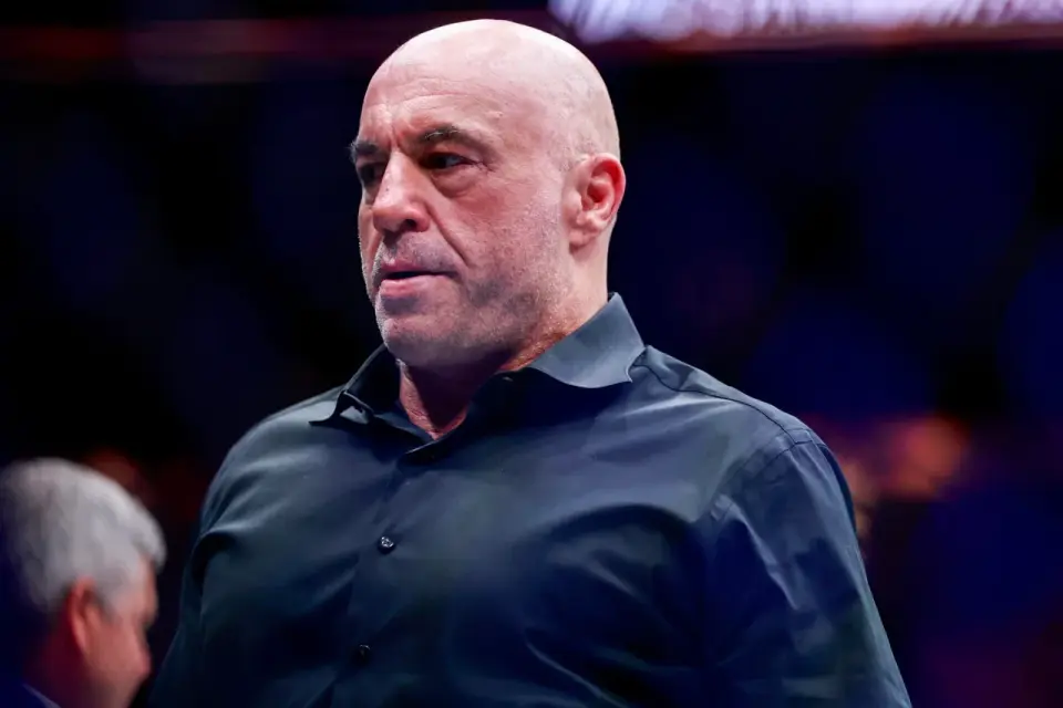 Van Defends Title, Addresses Rogan's 'Accident' Remark After UFC 331 Decision Win