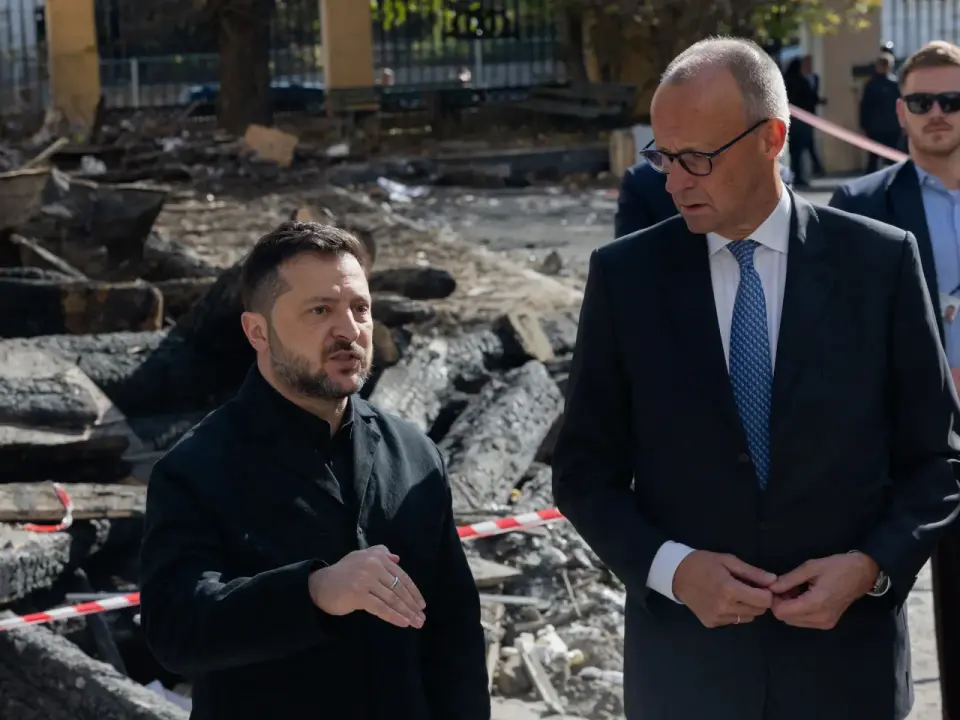 Merz pledges €1.1bn aid in Kyiv as Russian strikes hit Northern Bridge
