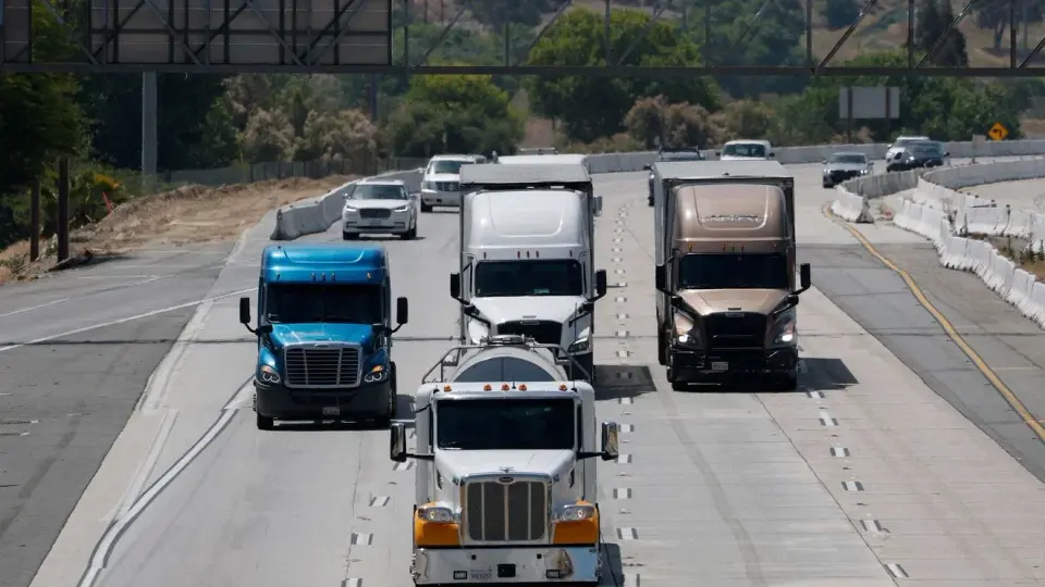 Federal Crackdown Closes 110 Trucking Schools, Including One in Kent
