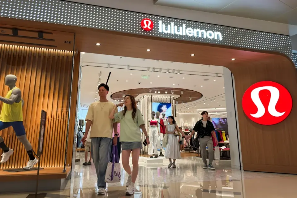 Lululemon’s delayed leadership helps explain its stock slide