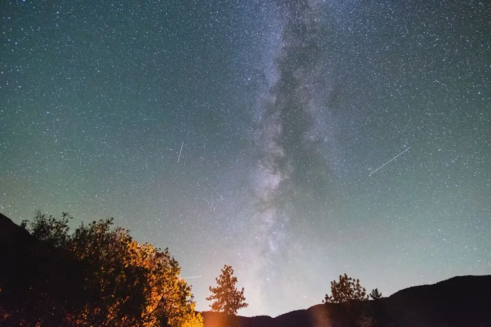 October 2026 Sky Guide: Saturn Opposition, Orionids, and Lunar Alignments