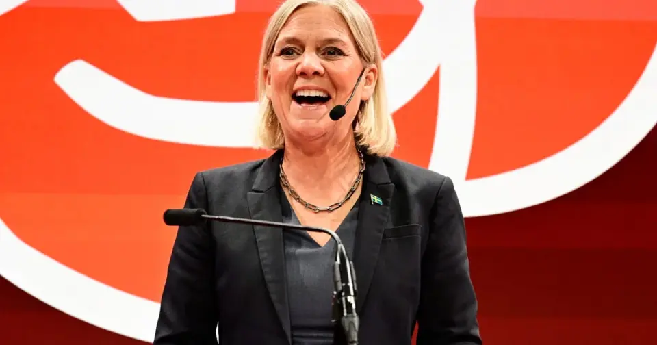 Sweden on a knife-edge as blocs race to form a government