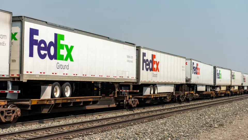 Midday Movers Spotlight: SMCI, CBRL, HOOD, FDXF Lead The Charge