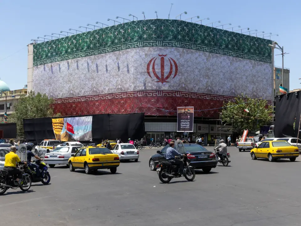 Wages Won’t Buy a Car: Iran’s Pricey Domestic Market Widening the Cost‑of‑Living Gap
