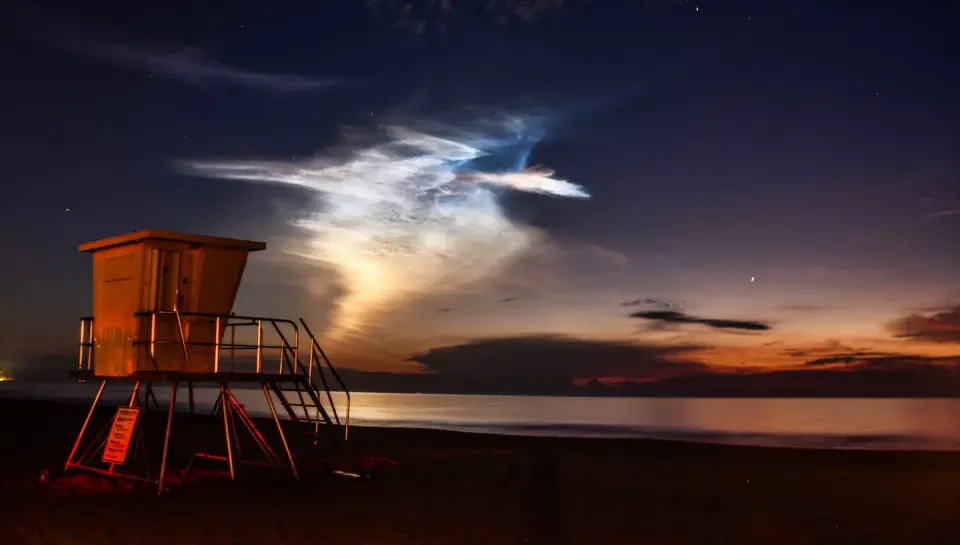 SpaceX rocket plume creates rare jellyfish cloud over East Coast