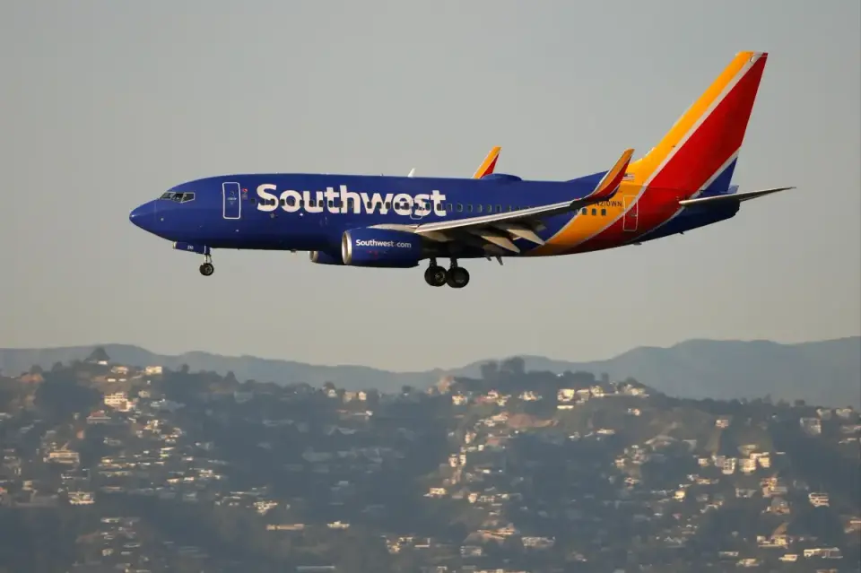 Young traveler dies aboard Dallas-to-L.A. flight; cause under investigation