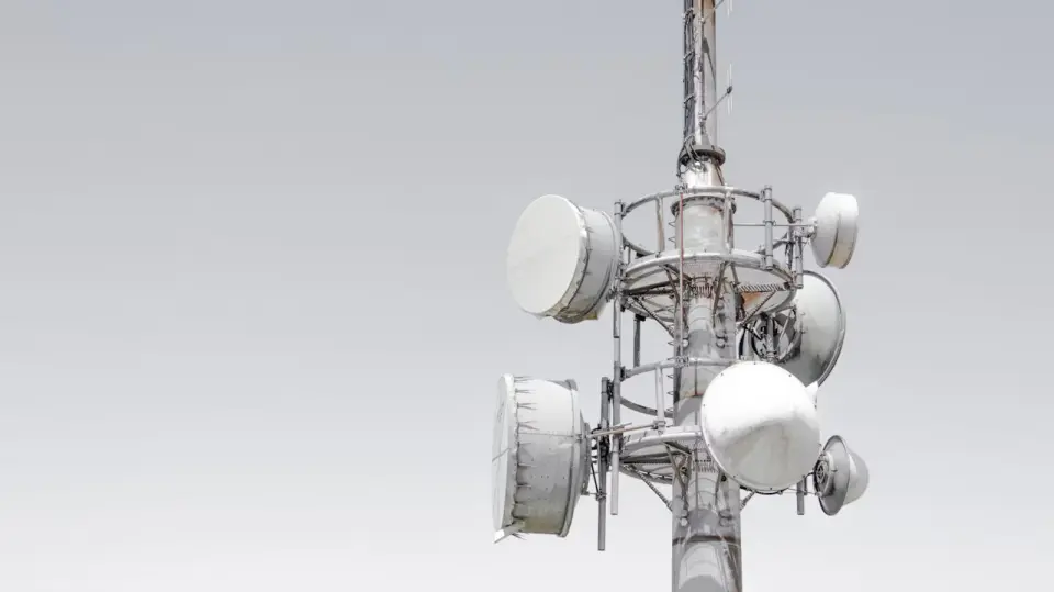 US Carriers Formalize Satellite Joint Venture to Close Coverage Gaps