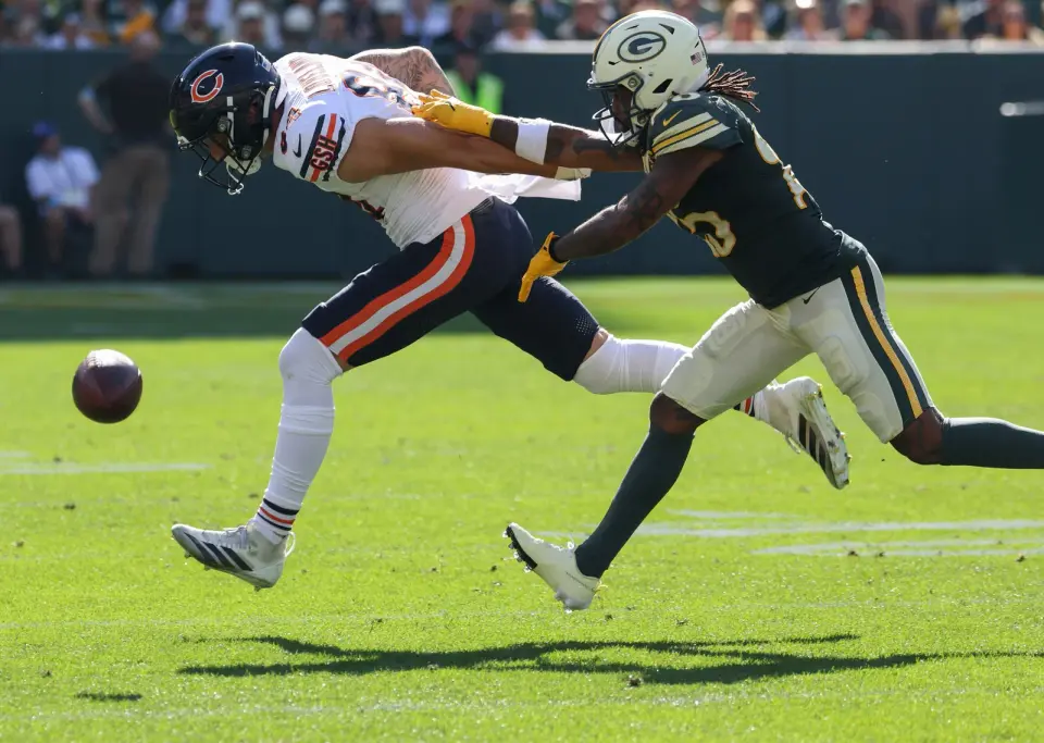 Bears Collapse at Lambeau as Packers Force Five Turnovers in 31-7 Rout