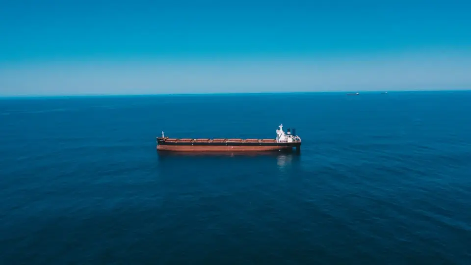 Supertanker Ignites After Hitting Mines in Southern Strait of Hormuz Amid Renewed U.S.-Iran Strikes