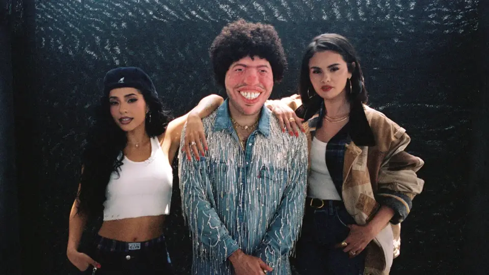 Selena Gomez & Becky G Heat Up Benny Blanco’s Te Olvido (La La) Video