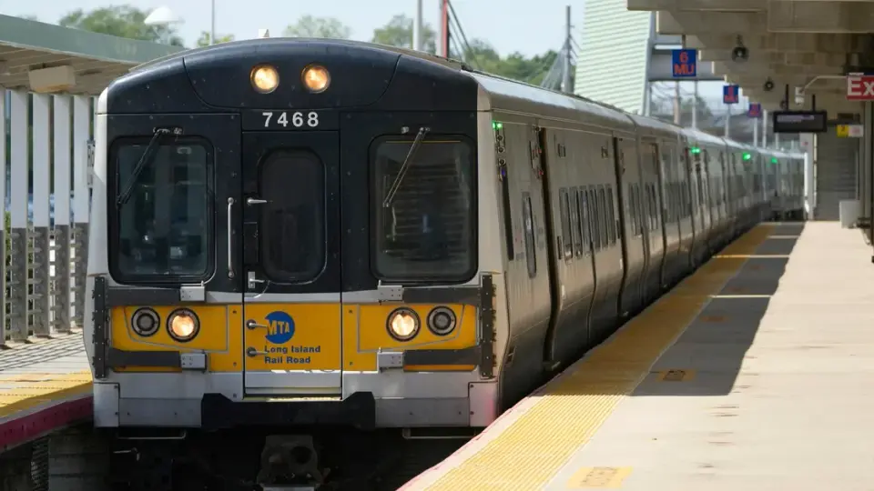 Five-Union Strike Brings LIRR to a Halt