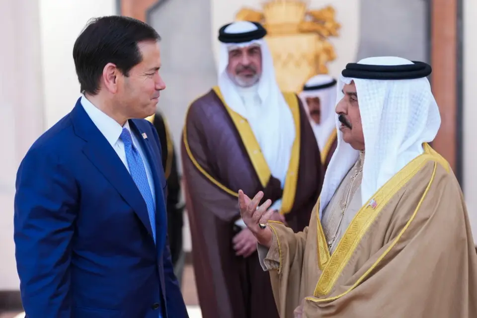 Iran Escalates with Drone and Missile Strikes on Bahrain and Kuwait, Threatens to Halt Talks