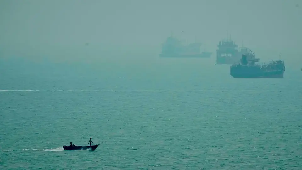 Qatar rules out Hormuz bypass, bets on LNG expansion and domestic investment