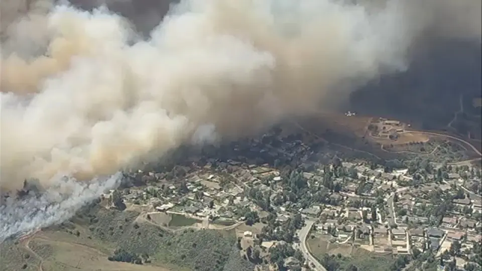 Simi Valley’s Sandy Fire Expands to 836 Acres, Evacuations Under Way