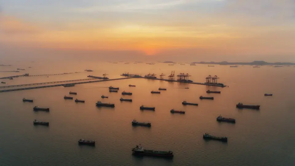 Brent Crude Drops to $97 as Gulf Exports Near Pre-War Levels