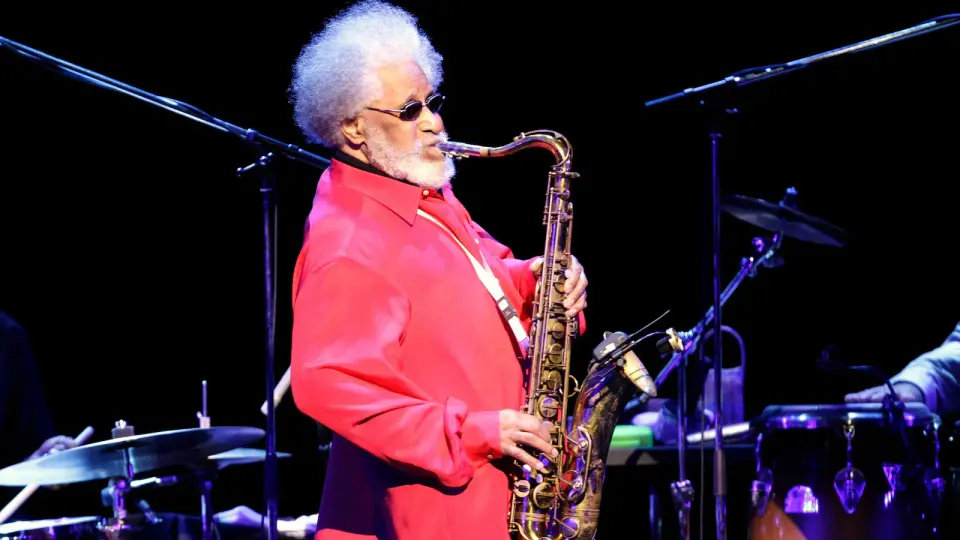 Jazz titan Sonny Rollins dies at 95, leaving a fearless improvisational legacy