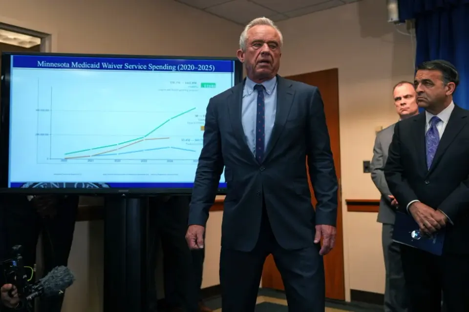 RFK Jr. wrangles snakes in viral Minneapolis video