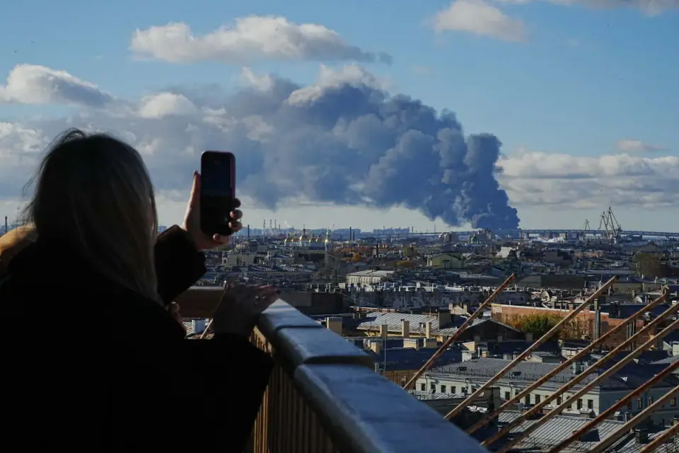 Ukraine Launches Record Drone Barrage on Russian Oil Infrastructure Amid US Tensions