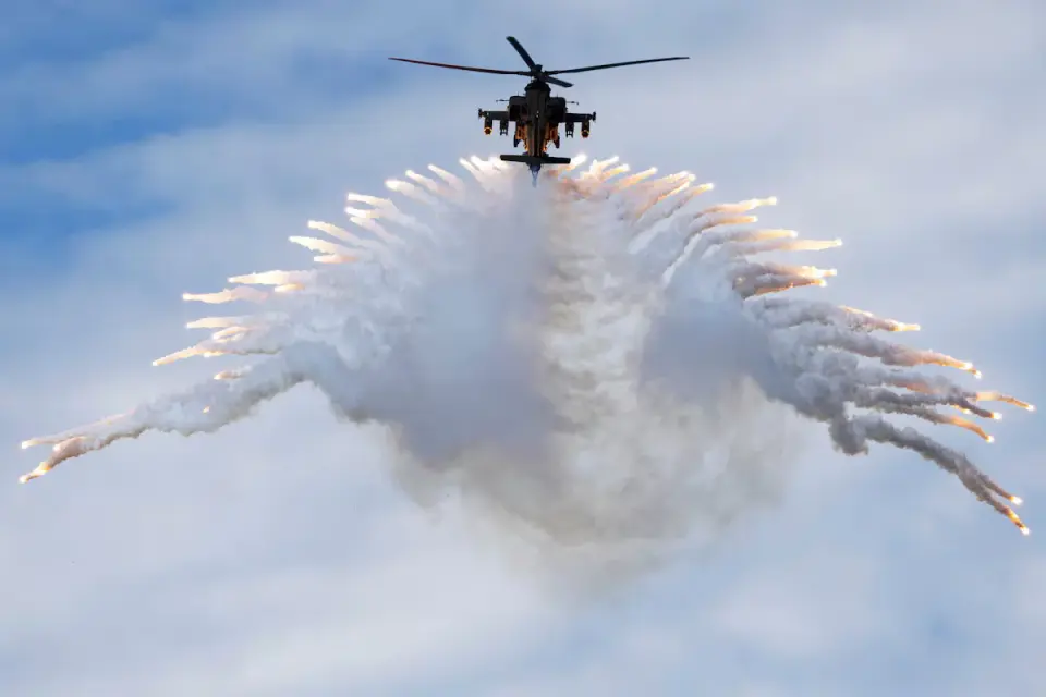 Israel finalizes 12 Apache helicopter deal via emergency budget cuts